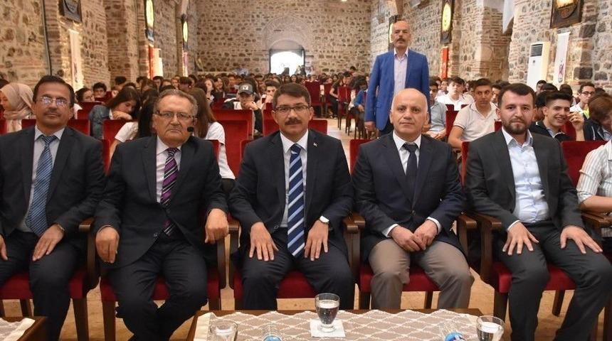 Liseli &Ouml;ğrencilere Tecr&uuml;belerini Aktardı