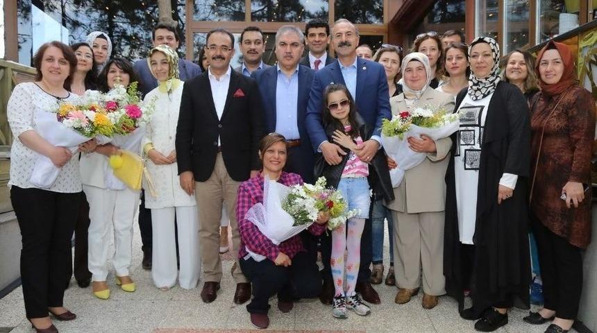 Uşak K&ouml;t&uuml; G&uuml;n Dostu Hemşireleri Unutmadı