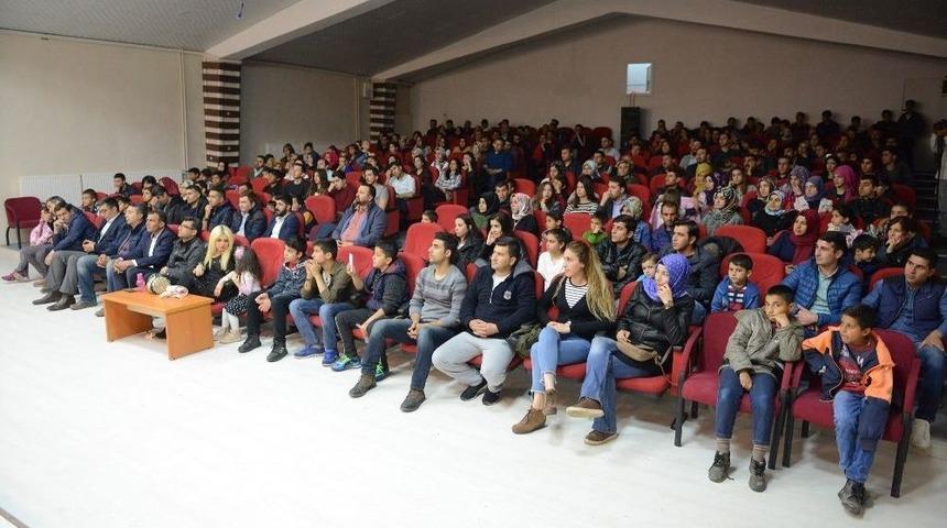 Eruhluların Tiyatro Keyfi S&uuml;r&uuml;yor