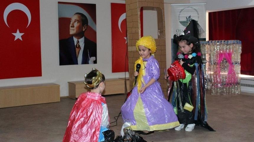 Atıklardan Ev Eşyası Ve Kıyafet Yaptılar