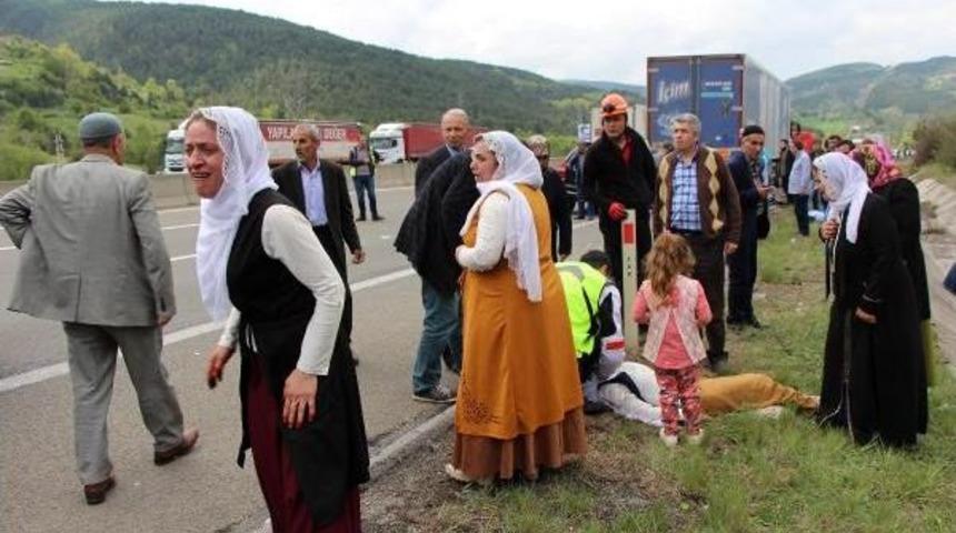 D&uuml;ğ&uuml;n D&ouml;n&uuml;ş&uuml; Kaza: 1 &Ouml;l&uuml;, 6 Yaralı