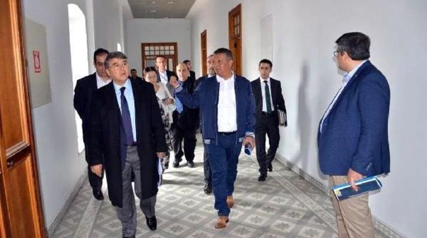 Y&ouml;k'ten Fenerbah&ccedil;e &Uuml;niversitesi'ne Tahsis Edilen Binalarda Inceleme