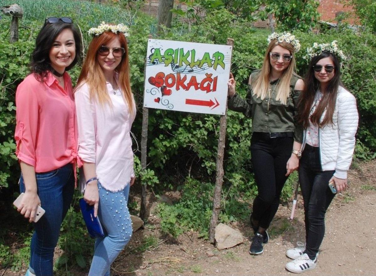 &rsquo;aşıklar Sokağı&rsquo;, Evlilik Programlarına Rakip