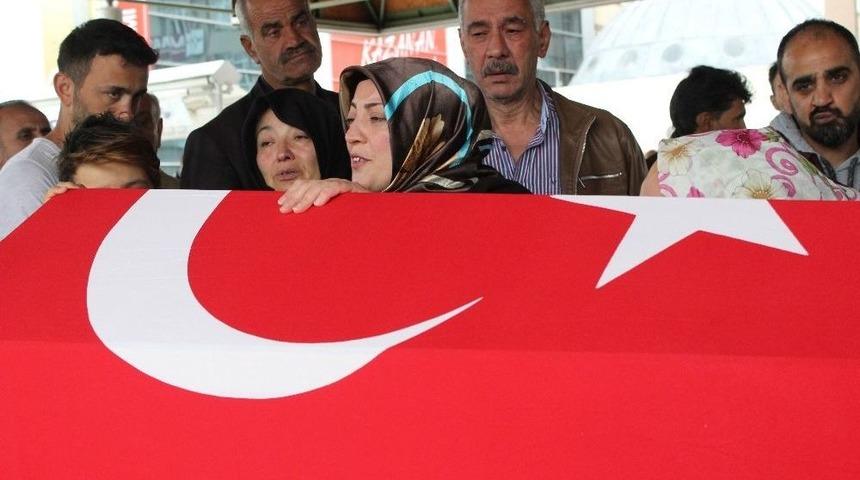 Kalp Krizinden Vefat Eden Polis Son Yolculuğuna Uğurlandı