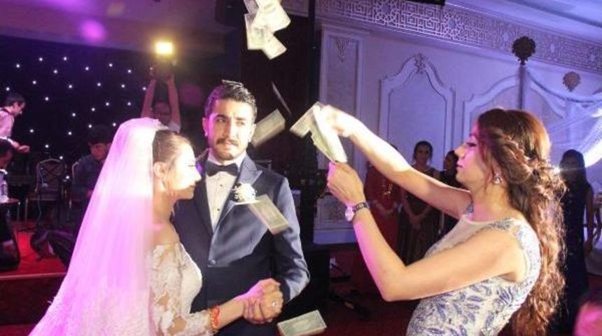 Şanlıurfa'da D&uuml;ğ&uuml;nde Dolar Yağmuru