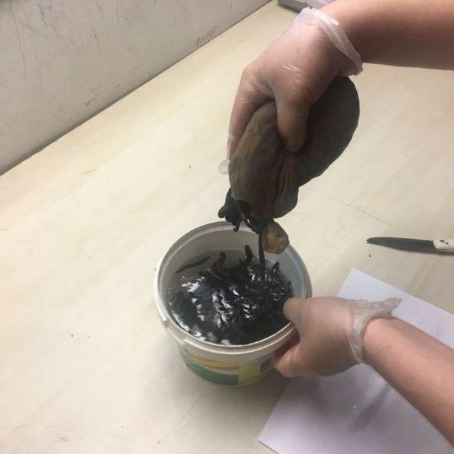 Atat&uuml;rk Havalimanında T&uuml;l &Ccedil;orap İ&ccedil;erisinde 83 Kilogram S&uuml;l&uuml;k Yakalandı 2