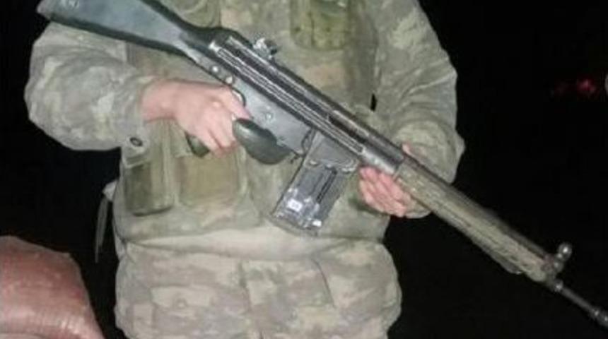 Tezkeresine 1 G&uuml;n Kala Yıldırım D&uuml;şmesi Sonucu Şehit Olan Asker Toprağa Verildi