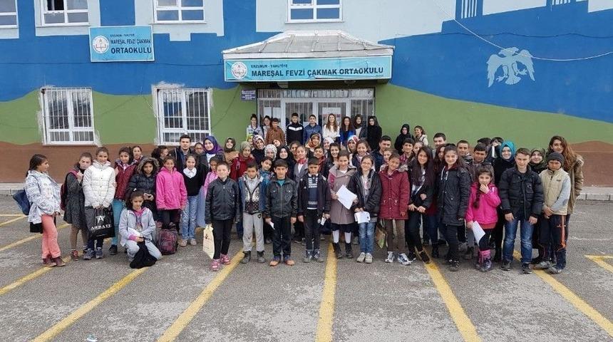 &Uuml;niversiteli &Ouml;ğrencilerden Miniklere &Ouml;zel Ders