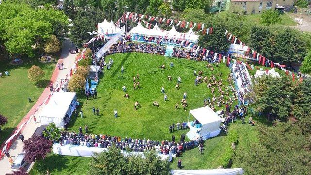 Sultangazi Er Meydanı Pehlivanların Kıyasıya Mücadelelerine Sahne Oldu