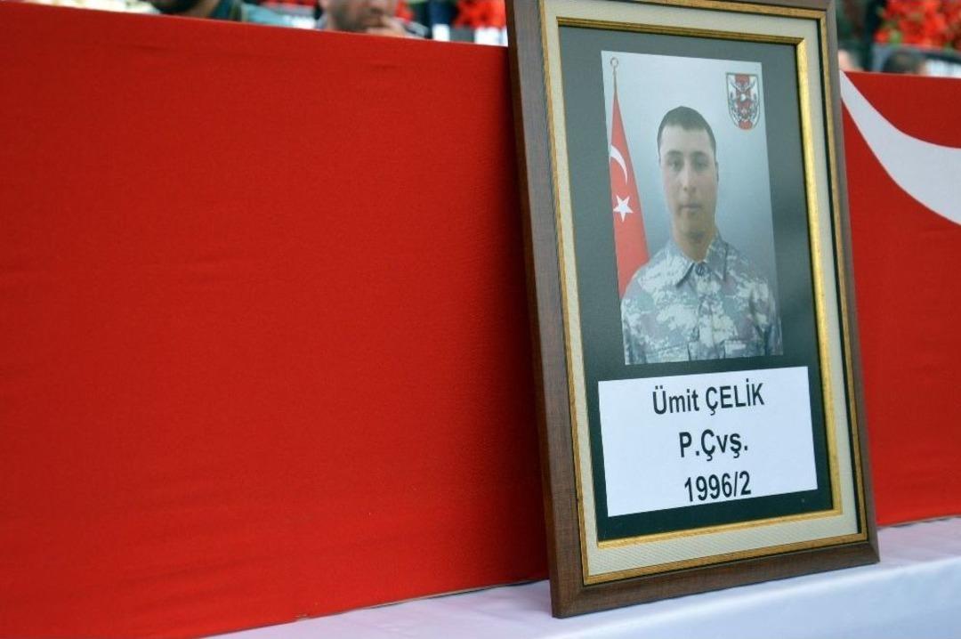 &Uuml;zerine Yıldırım D&uuml;şen Şehit Er Son Yolculuğuna Uğurlandı