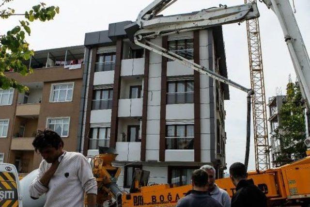 Beton Pompası Binaya Çarptı (1)