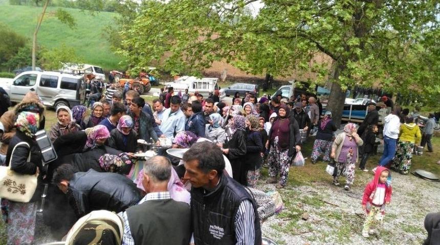 Darıalan K&ouml;y&uuml;nde Hayır Yemeği D&uuml;zenlendi