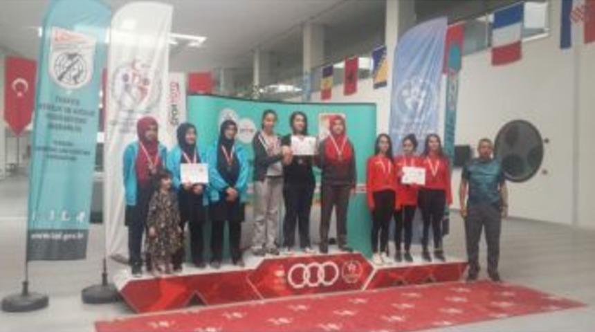 Muazzez S&uuml;mer Mta Lisesi Grup Şampiyonu Oldu