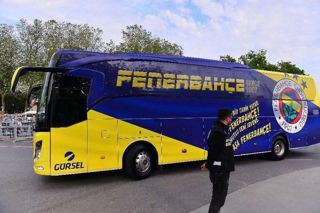 Beşiktaş Ve Fenerbah&ccedil;e Kafilesi Stada Geldi 1