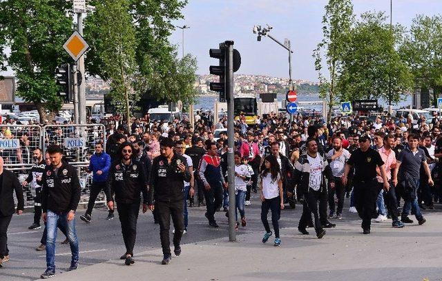 Beşiktaş Ve Fenerbah&ccedil;e Kafilesi Stada Geldi 2