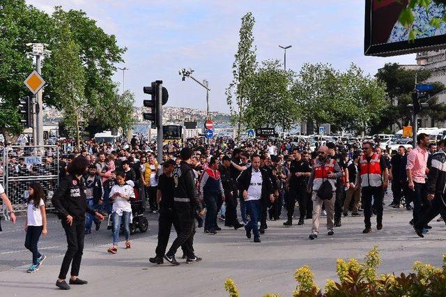 Beşiktaş Ve Fenerbah&ccedil;e Kafilesi Stada Geldi 3