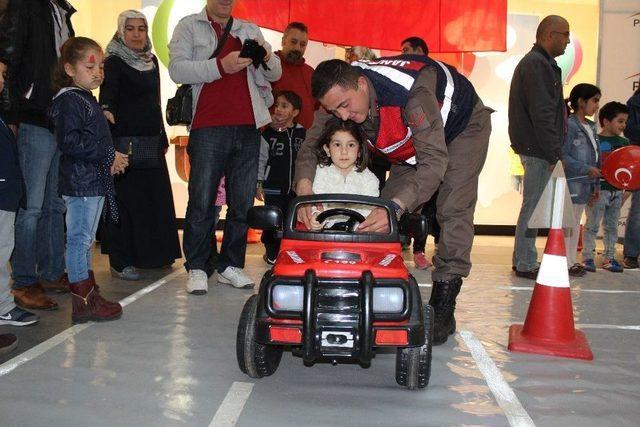 Çocuklar, Trafik Kurallarını Eğlenerek Öğrendi