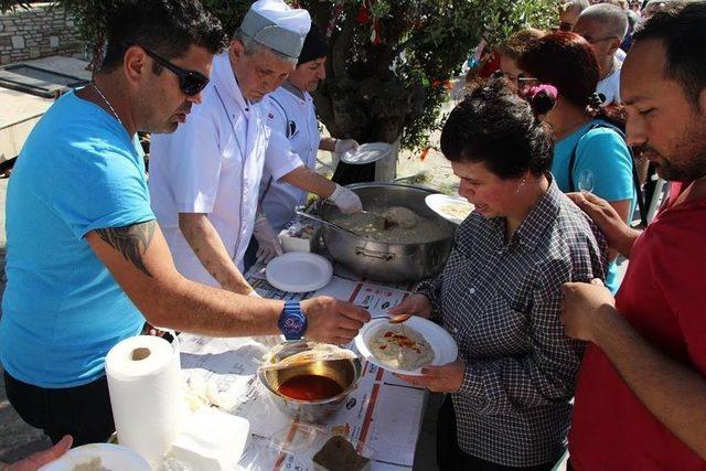 Kuşadası Belediyesi’nden Hıdrellez Keşkeği