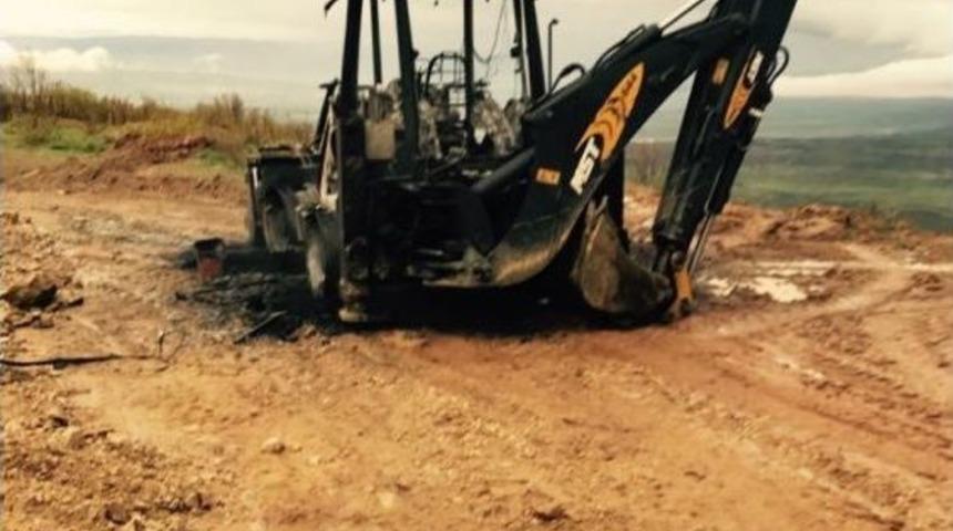 Bing&ouml;l Kırsalında Ter&ouml;ristler İş Makinesi Yaktı