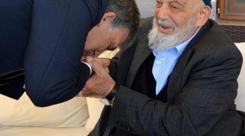 11. Cumhurbaşkanı Abdullah G&uuml;l, Babasını Kaybetti