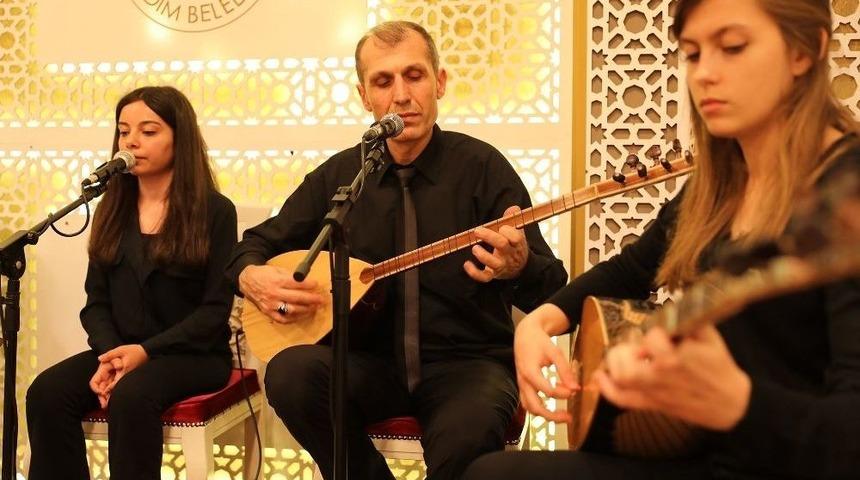 İlkadım&rsquo;da Malazgirt&rsquo;ten Dumlupınar&rsquo;a Şiir Ve T&uuml;rk&uuml; Gecesi