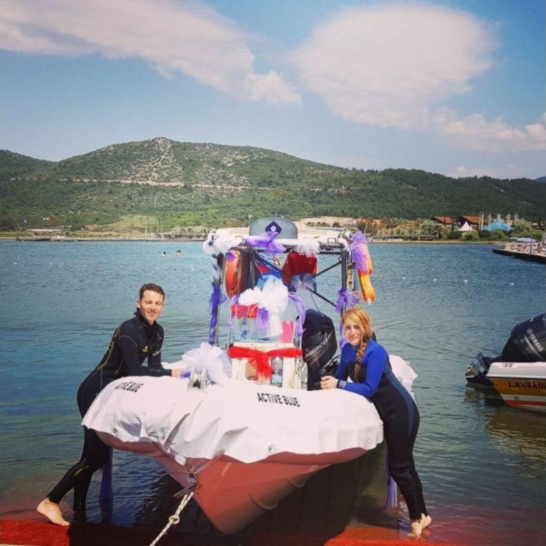 Aşık Dalgı&ccedil;lar Y&uuml;z&uuml;ğ&uuml; Denizin Dibinde Taktı