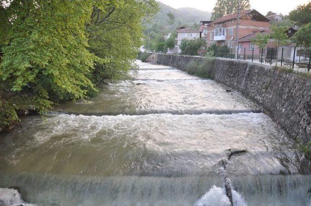 Cerrah Deresi Tehlike Saçıyor