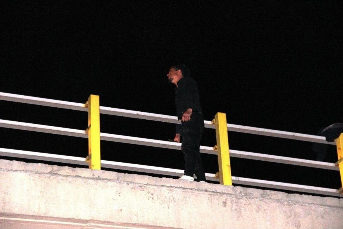 Eşi Tarafından Terk Edilen Gen&ccedil;, Eşinin Kızını G&ouml;stermediği İddiasıyla K&ouml;pr&uuml;ye &Ccedil;ıkarak İntihara Kalkıştı