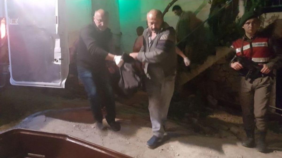 Evinin Odasında Pompalı T&uuml;fekle İntihar Etti