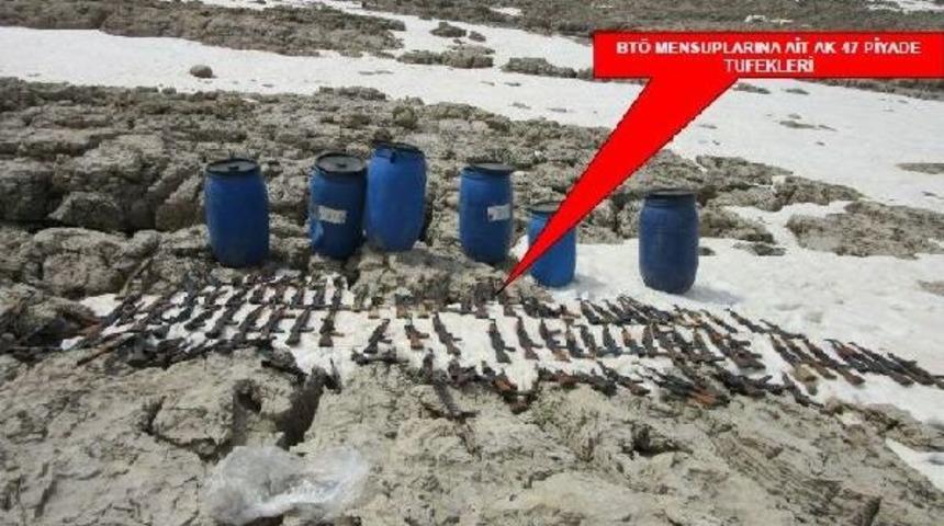 Ter&ouml;ristlere Ait 25 Sığınakta Onlarca Silah Ve Malzeme Ele Ge&ccedil;irildi