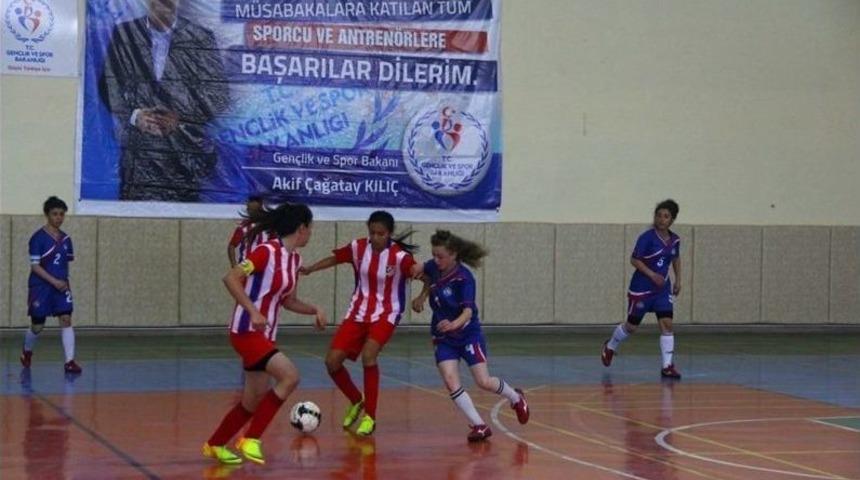 Futsal Gen&ccedil;ler Yarı Final M&uuml;sabakaları Tamamlandı