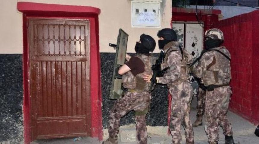 Adana'da Hava Destekli Narkotik Operasyonu: 15 G&ouml;zaltı