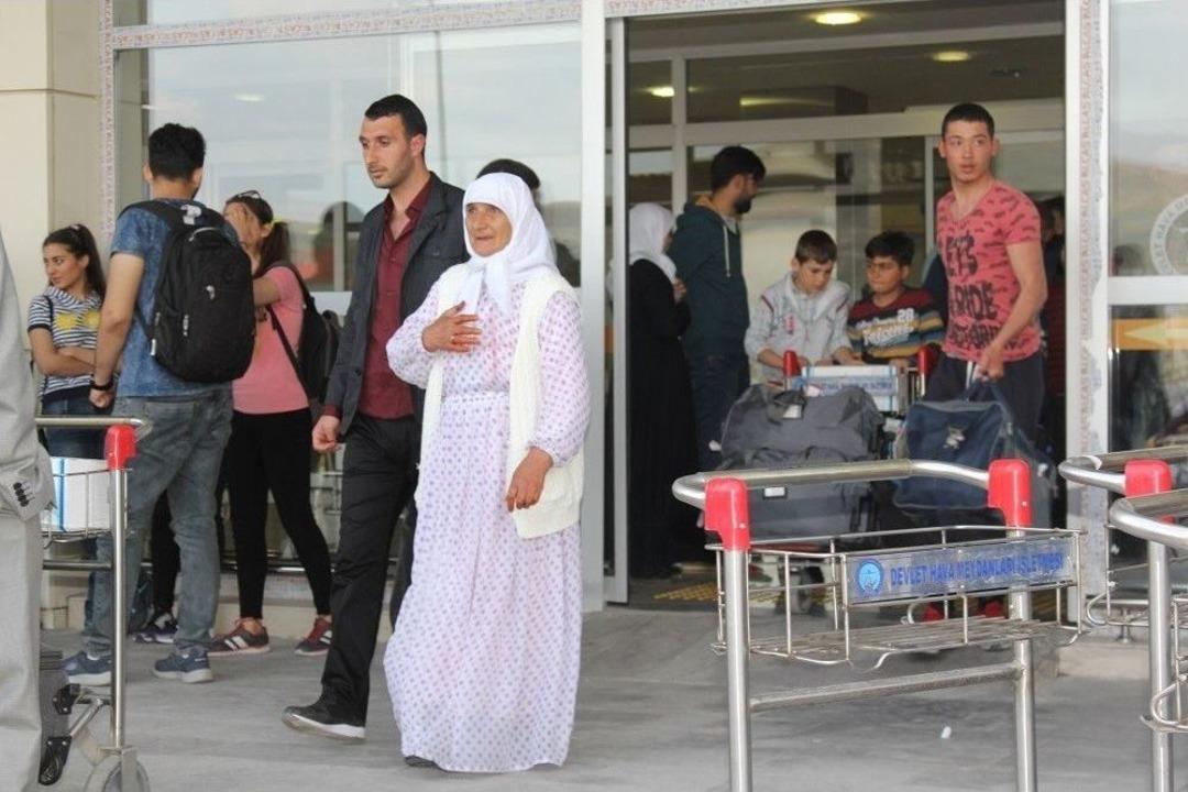 Şehit Aileleri Umreden D&ouml;nd&uuml;