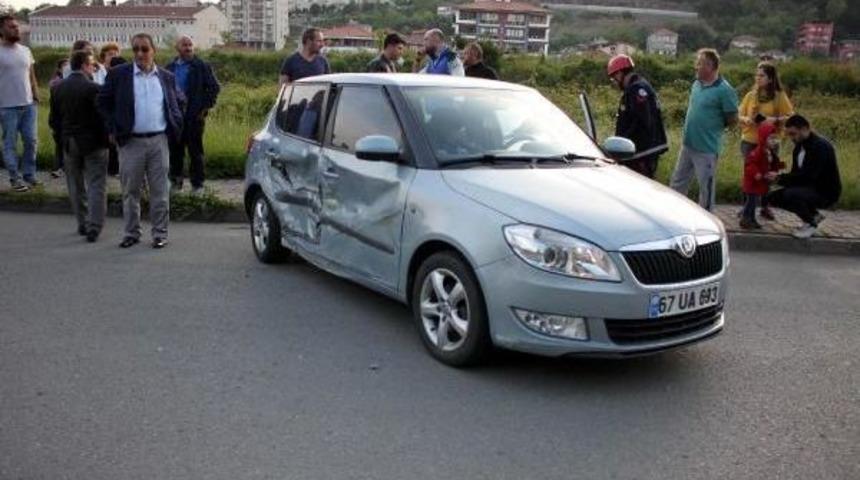Zonguldak'ta Iki Otomobil &Ccedil;arpıştı; 4 Yaralı