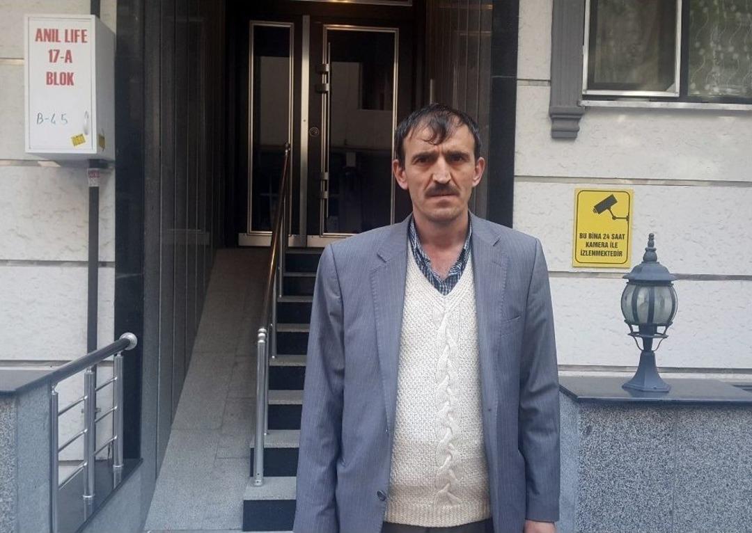 (&ouml;zel Haber) Yastıklı Hırsız Apartmandan 12 &Ccedil;ift Ayakkabı &Ccedil;aldı