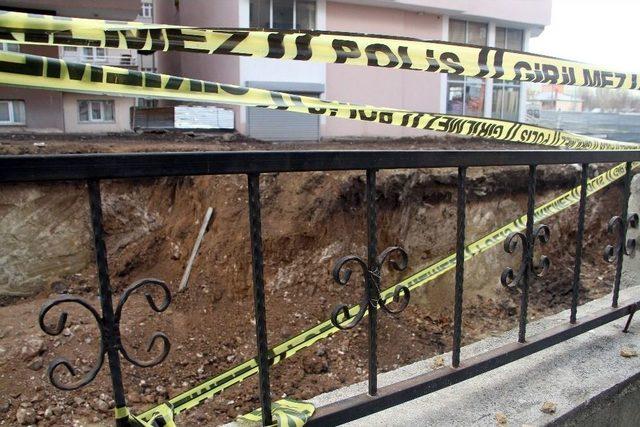 Polis, Rus Generale Ait Olduğu İleri Sürülen Cesedin Başında Sürekli Nöbet Tutuyor