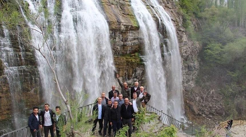 Tortum Şelalesi Hafta Sonu Doldu Taştı