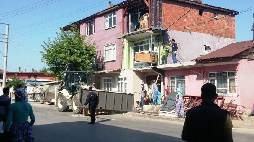 İzmit&rsquo;te Ka&ccedil;ak Yapılara Yıkım Kararı &Ccedil;ıkıyor