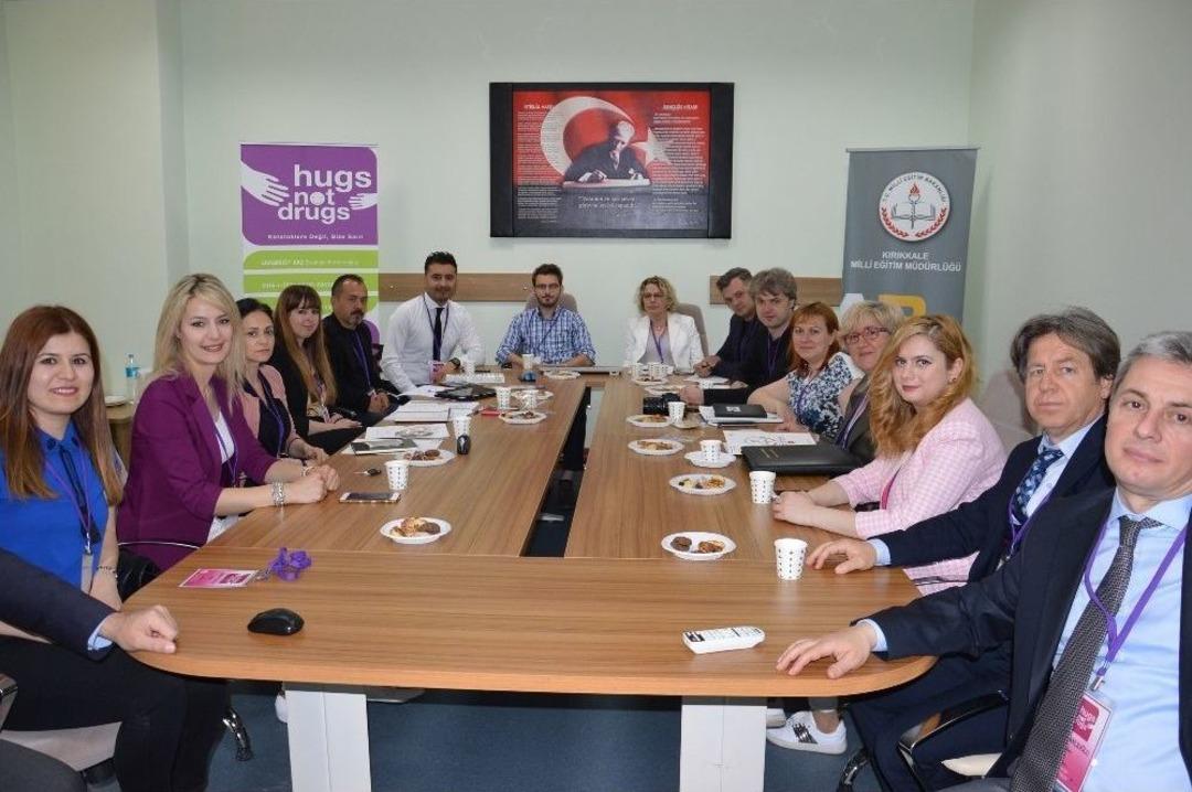 Kırıkkale&rsquo;den Avrupa&rsquo;ya &ldquo;k&ouml;t&uuml;l&uuml;kler Değil Bize Sarıl&rdquo;