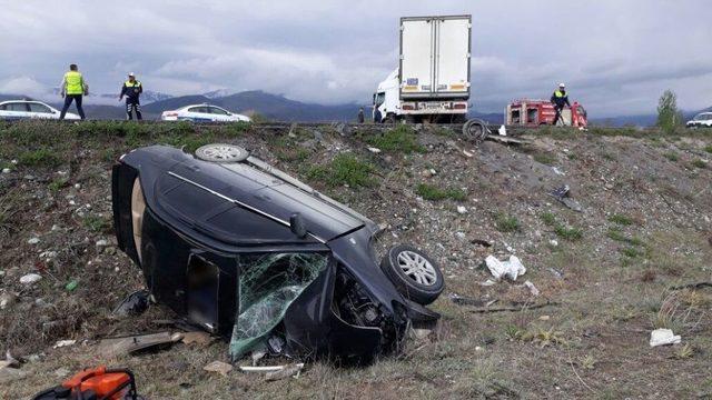 Erzincan Da Trafik Kazası; 2 Ölü, 3 Yaralı