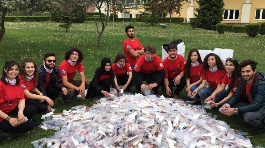 &Ouml;sym&rsquo;nin Sınavlarda Verdiği Kırtasiye Malzemeleri K&ouml;y Okullarına G&ouml;nderiliyor