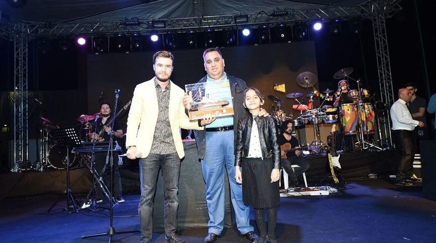 Mustafa Ceceli Tarsusluları Coşturdu