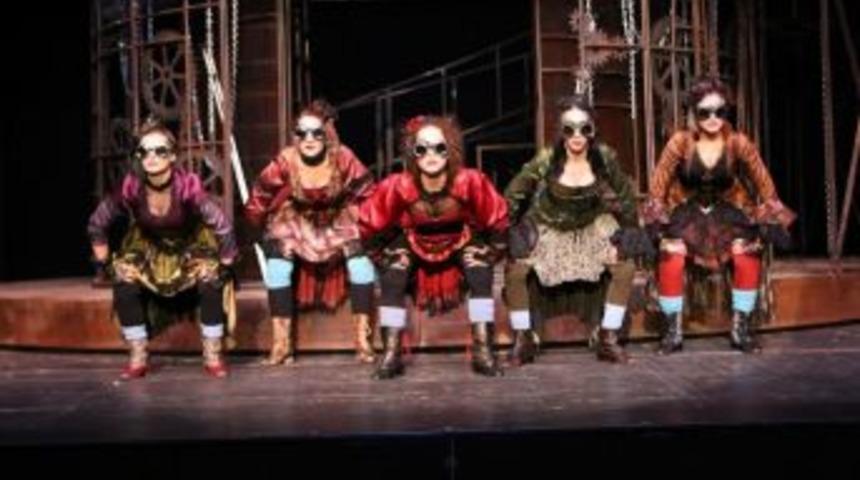 Sdt, &rsquo;lysistrata&rsquo; İle İzmir&rsquo;de Perde A&ccedil;acak