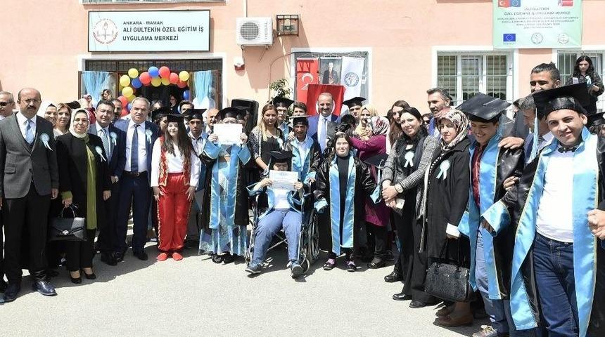 &rsquo;&ouml;zel Eğitim&rsquo; Okulunun İlk &Ouml;zel Mezunları