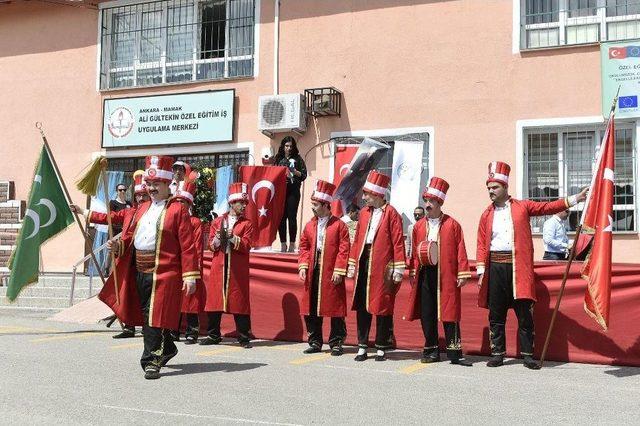 ’özel Eğitim’ Okulunun İlk Özel Mezunları