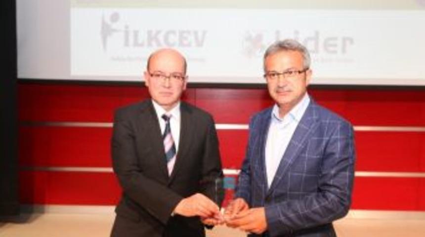 Başkan K&ouml;şker&rsquo;e Teşekk&uuml;r Plaketi