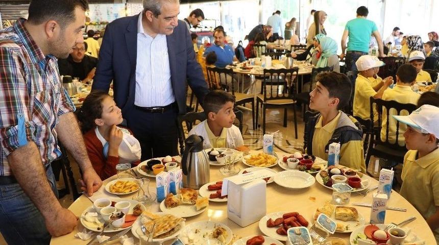 Demirkol, &Ccedil;ocuk Şenliği Programına Katıldı