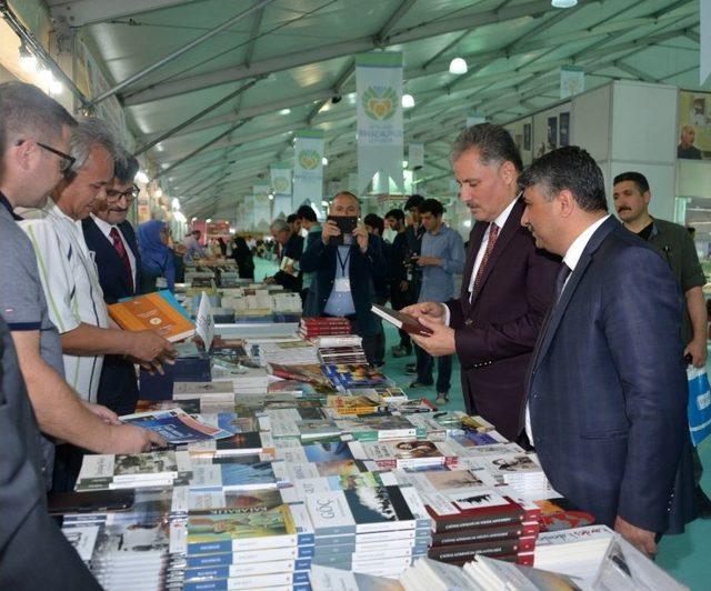 6. Malatya Anadolu Kitap Fuarı Devam Ediyor