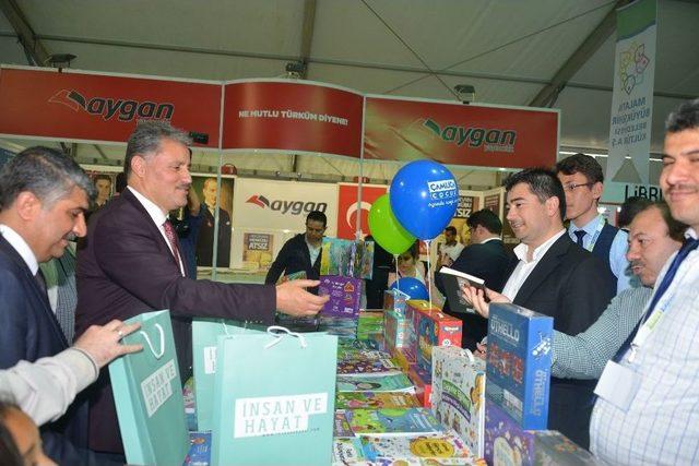 6. Malatya Anadolu Kitap Fuarı Devam Ediyor