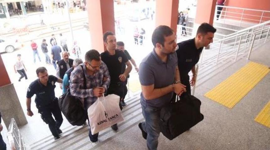 Fet&ouml; Soruşturmasında Polisler Adliyeye Sevk Edildi